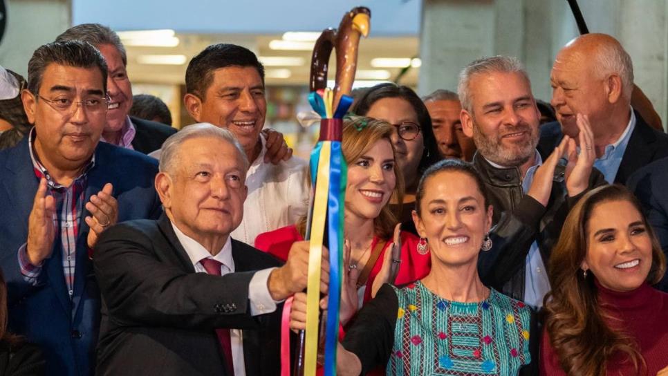 AMLO entrega bastón de mando a Claudia Sheinbaum