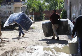Entregan DIF Sinaloa y Mazatlán en apoyos a afectados por las lluvias