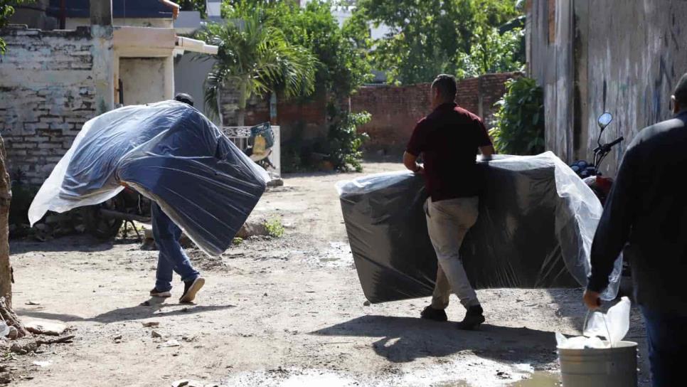 Entregan DIF Sinaloa y Mazatlán en apoyos a afectados por las lluvias