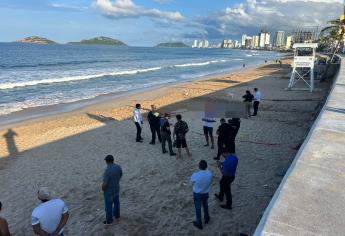 Playas de Mazatlán cobran otra vida; sale a flote el cadáver de un hombre