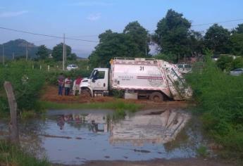 Avenida Las Flores en Mazatlán intransitable por sus malas condiciones