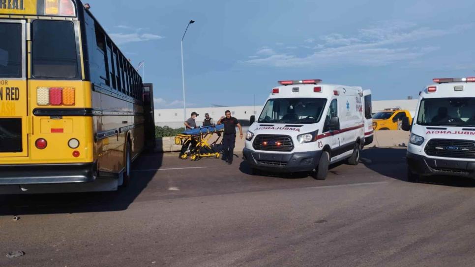 Choca tráiler y transporte de personal en El Trébol de Los Mochis; hay tres lesionadas