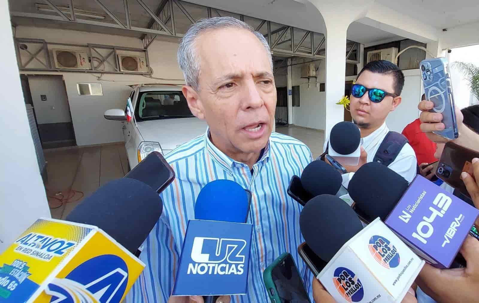 El alcalde atendiendo a los medios de comunicación. FOTO: Luz Noticias