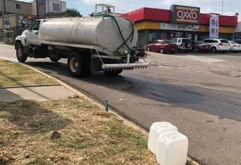 Denuncian pipa que vende el llenado de agua hasta en 300 pesos en El Diez, Culiacán