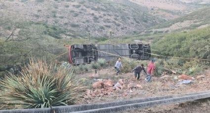 Cae autobús a un barranco en San Luis Potosí; hay 10 muertos | VIDEO