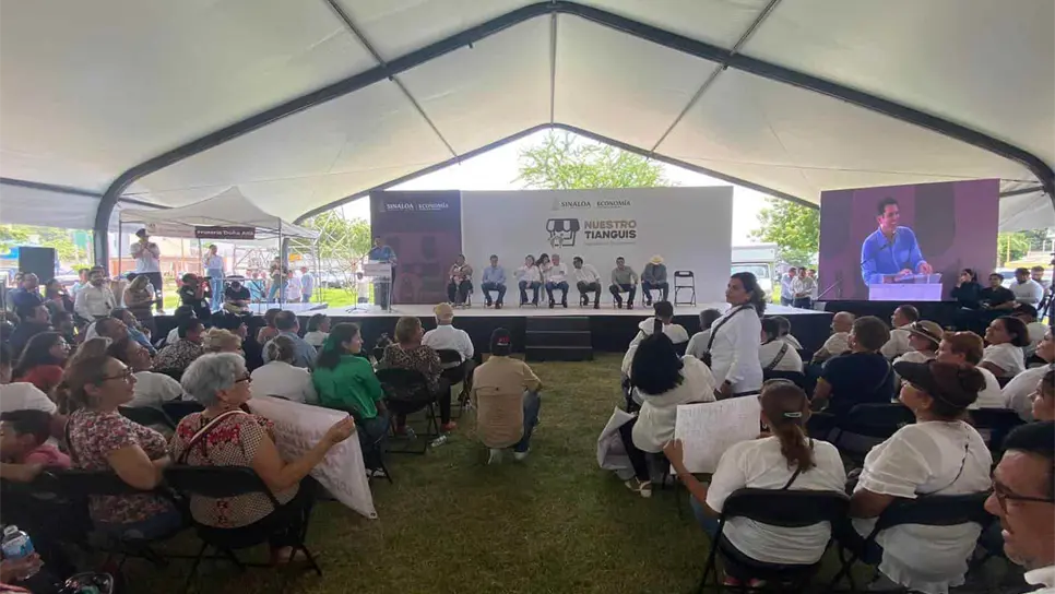 Autoridades en el evento.