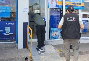 A balazos dañan los cristales de una Farmacia Similares de la colonia Santa Fe en Culiacán