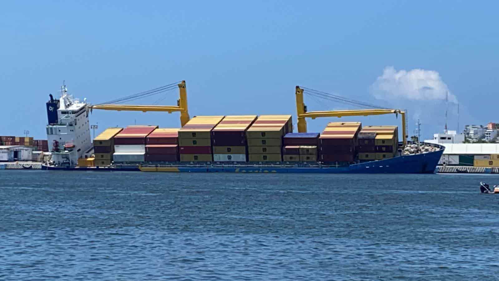 El buque quedó de esta forma en Mazatlán. FOTO: Dilan Gómez.