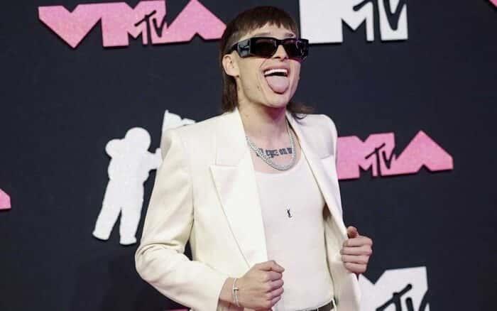 Peso Pluma: Detienen a una persona relacionada con las mantas de amenazas al cantante Peso Pluma: Detienen a una persona relacionada con las mantas de amenazas al cantante