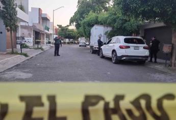 Localizan camioneta baleada y abandonada en Culiacán