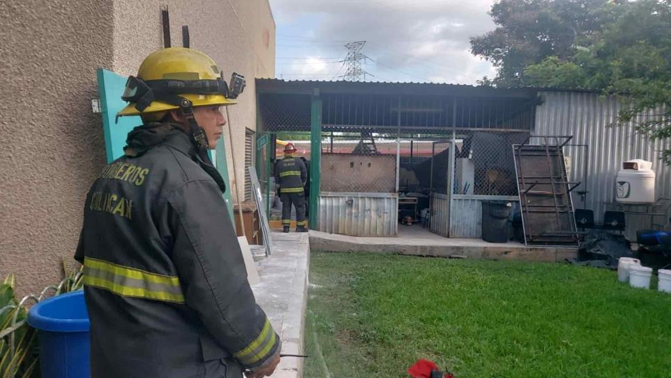 Conato de incendio en almacén del Seguro Social de Culiacán moviliza autoridades.