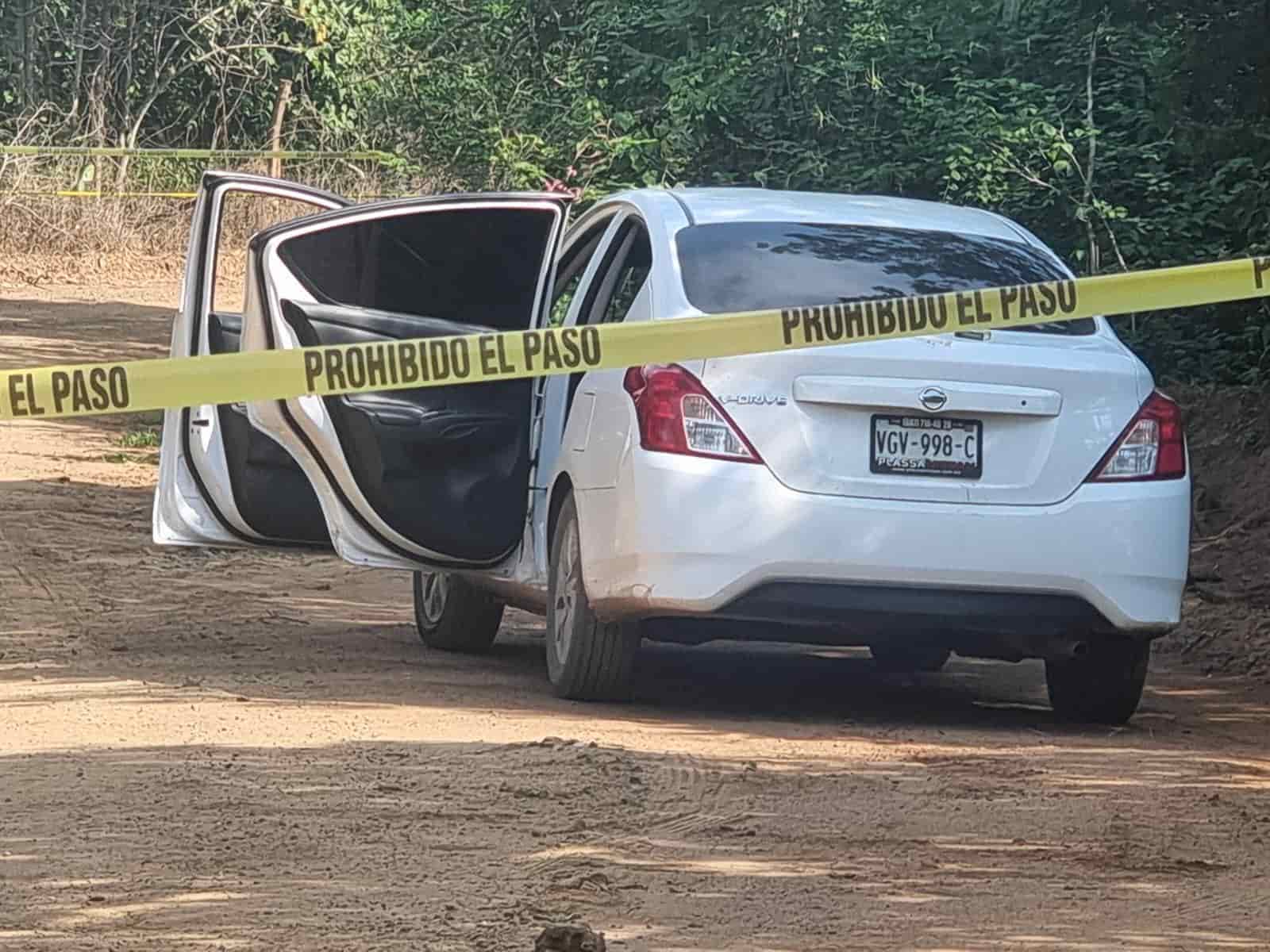 En el lugar se encontró un vehículo con las puertas abiertas. FOTO: Luis Ramírez.