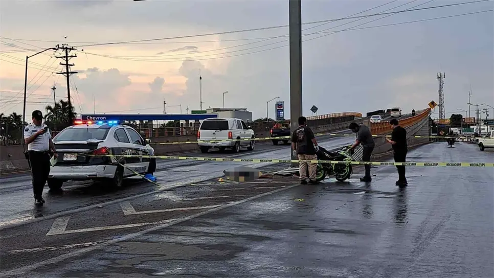 La motocicleta se impactó contra el muro. FOTO: Dilan Gómez.