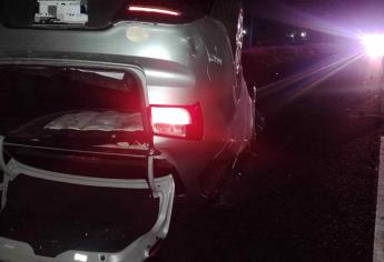 Conductor vuelca y abandona vehículo en Guasave