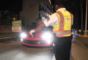 Detienen a mujer tras se acusada de agresión a servidores públicos en Mazatlán