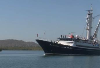 Salen los primeros barcos camaroneros de Mazatlán hacia altamar 