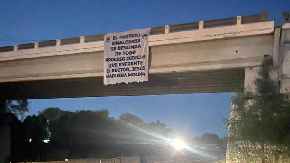 Aparecen mantas en Sinaloa donde el PAS se deslinda del Rector de la UAS