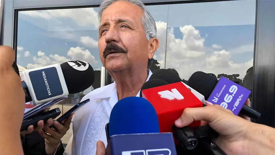 Estrada Ferreiro atendiendo a los medios de comunicación. FOTO: Luz Noticias