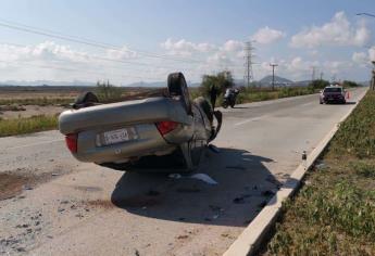 Vuelca maestra por la Mochis - Topo, termina con lesiones graves