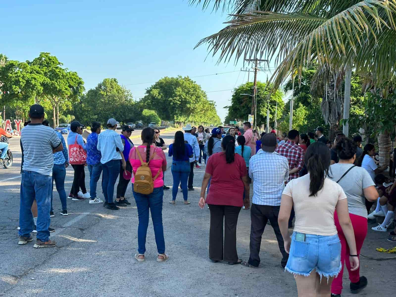 Los padres salieron a la carretera, molestos con la SEPyC.