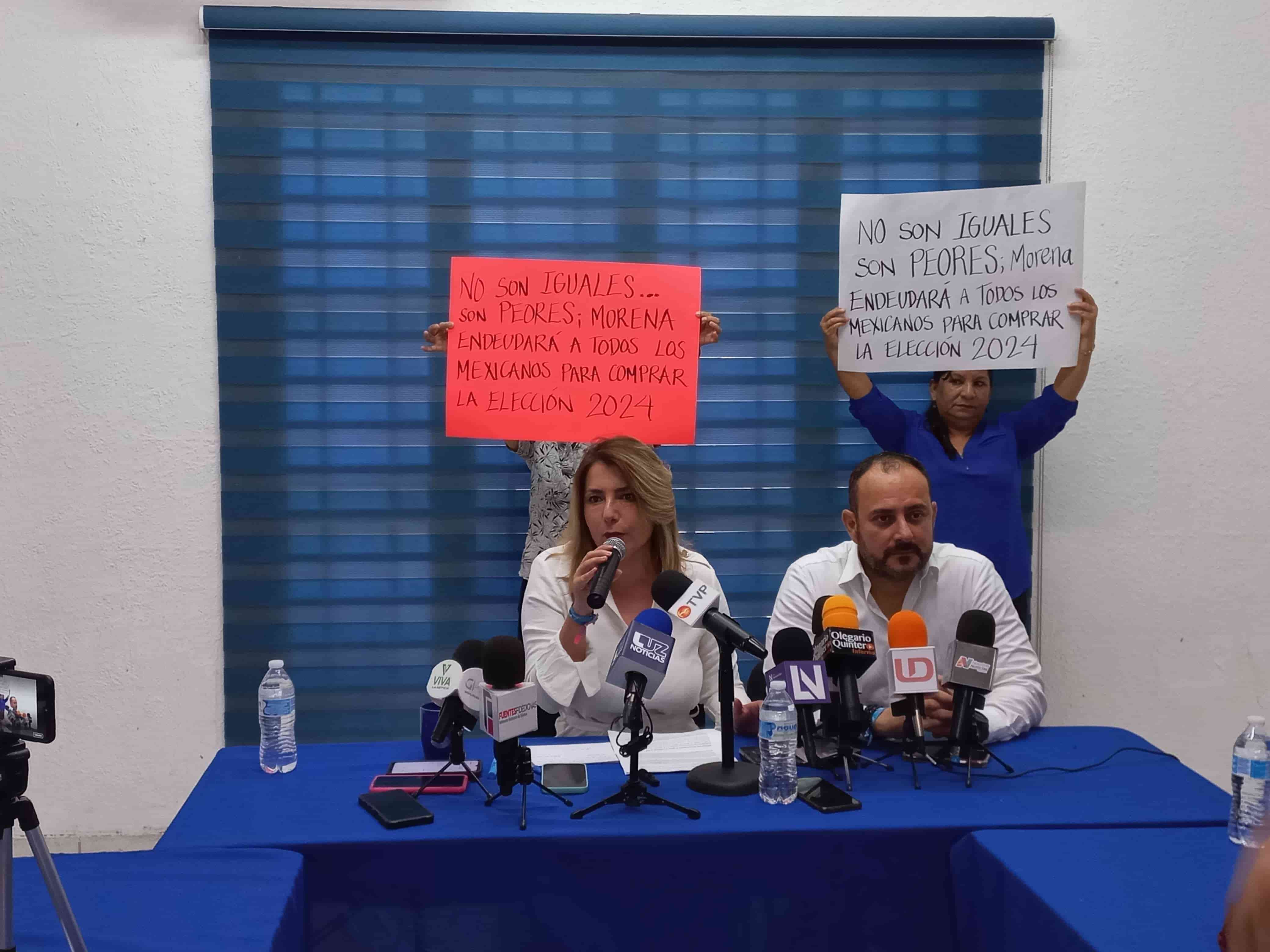 La dirigente del PAN Sinaloa, en rueda de prensa. FOTO: Sebastián Ramírez.