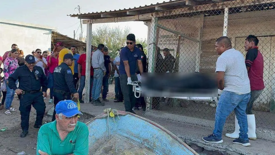 El cuerpo del joven fallecido en el incidente con los marinos. FOTO Ernesto Torres