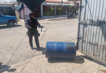 Explota tambo en taller de tapicería en Culiacán; hay un hombre herido