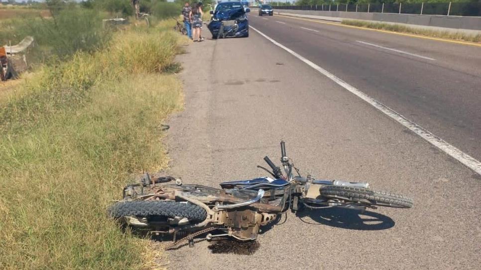 Motociclista muere tras ser embestido en la carretera México 15 en Guasave