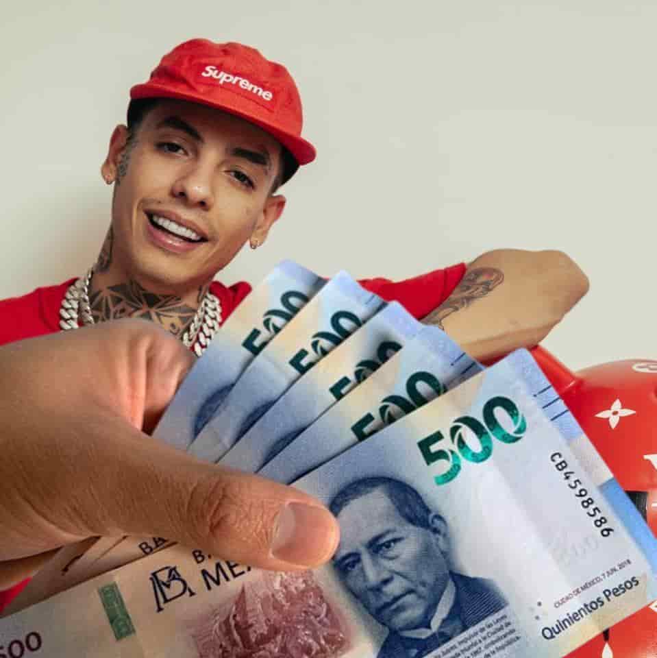 FOTO: Multa por cantar narcocorridos en México.