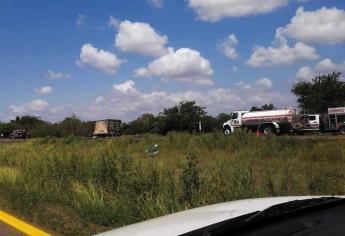 Tráiler queda con grandes daños durante un incendio que se registró por la Maxipista