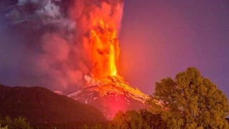 Chile sube nivel de alerta por actividad de volcán Villarrica