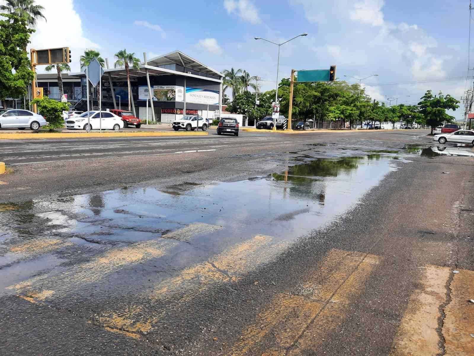 Varias calles registraron encharcamientos. FOTO: Luz Noticias