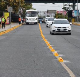 Multan a 60 conductores de Mazatlán por no respetar el carril preferencial