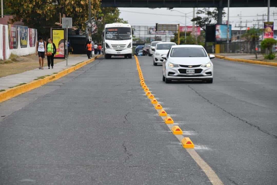 Multan a 60 conductores de Mazatlán por no respetar el carril preferencial