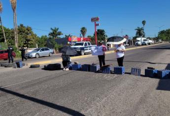 Por segundo día consecutivo, padres bloquean carreteras en exigencia de una techumbre en Taxtes 