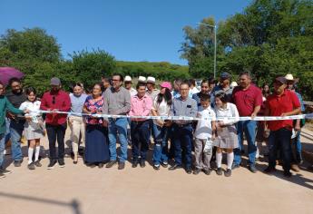 Alcalde de Culiacán inaugura salón de clases, puente y vado en El Limón de Tealleche