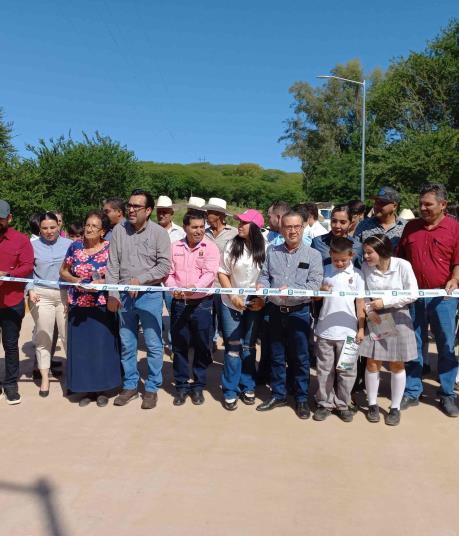 Alcalde de Culiacán inaugura salón de clases, puente y vado en El Limón de Tealleche