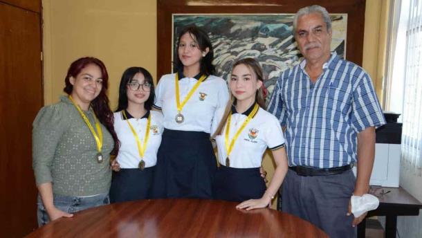 Estudiantes de la UAS representarán a México en etapa internacional del Concurso de Aparatos y Experimentos de Física