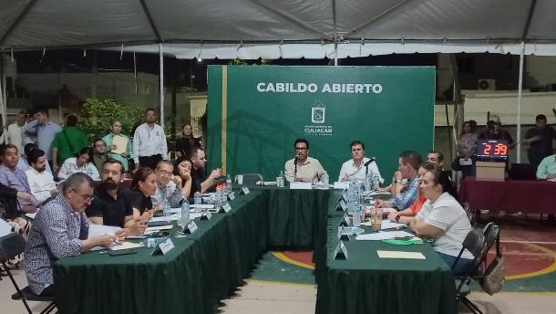 Alcalde de Culiacán atiende peticiones de vecinos de Terranova en Cabildo Abierto