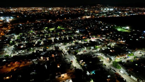 Con iluminación en Villas del Rey, en Mazatlán inicia el programa de sustitución de alumbrado público 