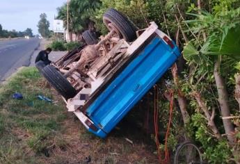 Impactan de frente dos camionetas en Guasave; hay dos lesionados