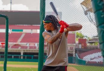 Sebastián Elizalde y cinco peloteros más se unen a la pretemporada guinda