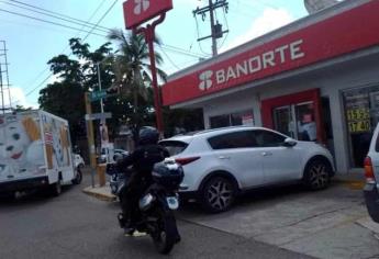 Motociclistas despojan de 50 mil pesos a cuentahabiente en Culiacán