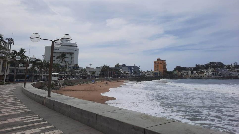 Acusan a Semarnat de «frenar» construcción de baños en playas de Mazatlán