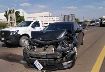 Joven no logra frenar y se impacta contra una vagoneta en la México 15