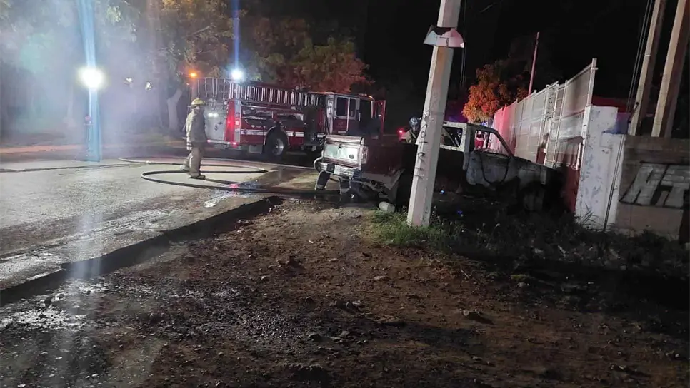 Camioneta incendiada.