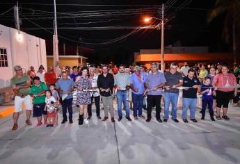 Vecinos de la colonia Francisco Villa, en Mazatlán, estrenan calle pavimentada y luminarias
