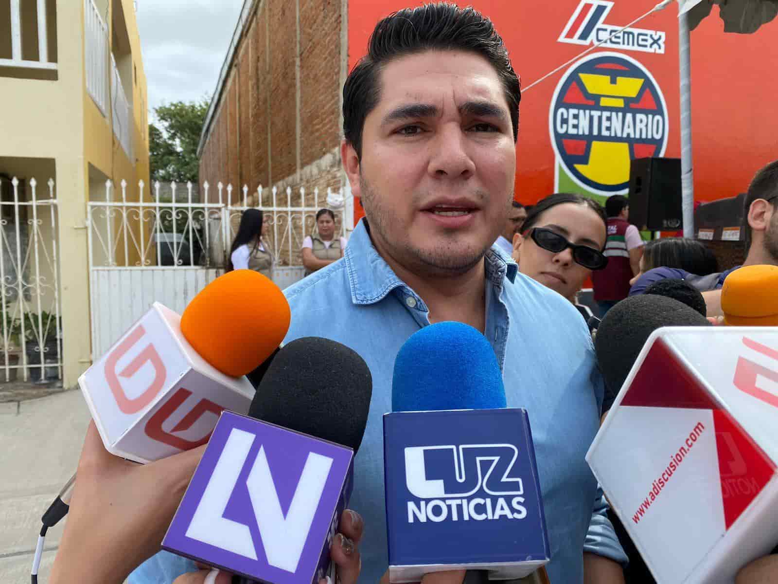 Joaquín Landeros Guicho atendiendo a los medios de comunicación. FOTO: Luz Noticias