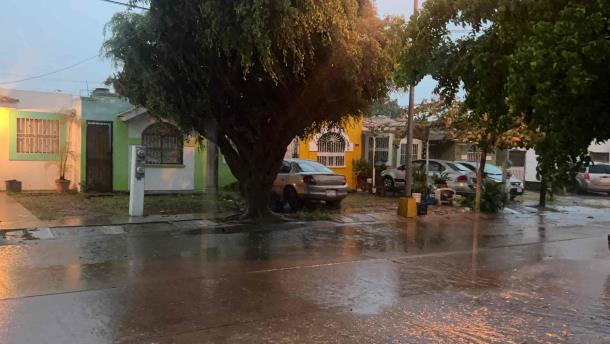 Suman 12 rescates de personas por lluvias en Mazatlán: Protección Civil Estatal 