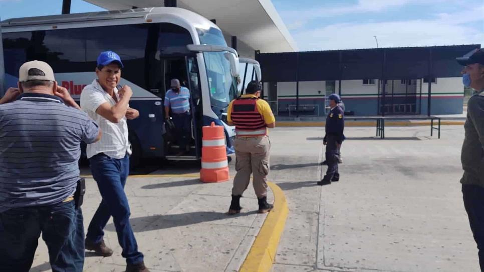 Aprueban descuento del 50% para estudiantes al viajar en autobuses durante todo el año